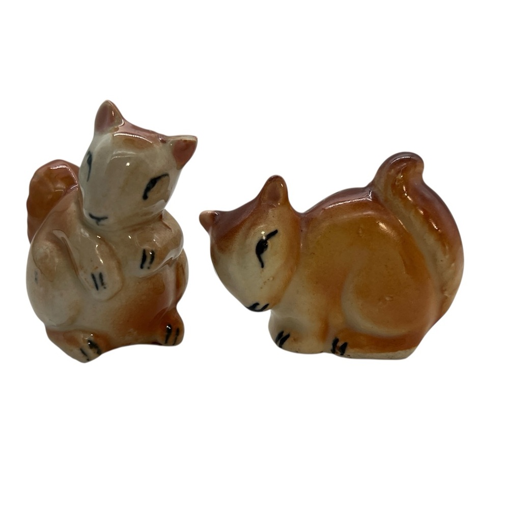 Vintage salt & pepper shakers squirrels, Japan, anthropomorphic great condition
